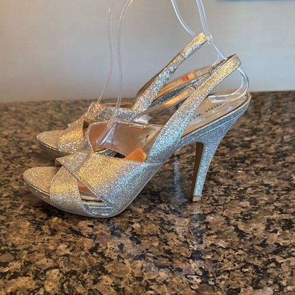 Nine West Silver sparkly Heels EUC 8.5 - Picture 4 of 10